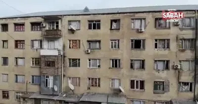 Gence’de füze saldırısı sonucu camları kırılan savaşzedeler kırılan camlarını naylon ve kilimle örttü | Video