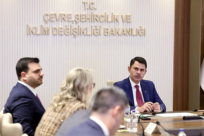 bakan-kurum-izmir-icin-birlikte-calismaya-devam-edecegiz-1791999050170.jpg Bakan Kurum: