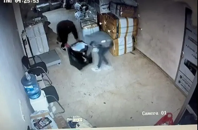 Fatih’te, 4 milyonluk vurgunun görüntüleri ortaya çıktı: Kasayı işte böyle çalmışlar!