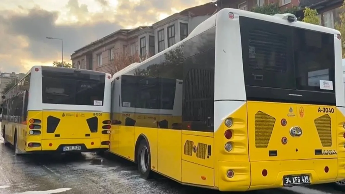 2 İETT otobüsü çarpıştı haber görseli