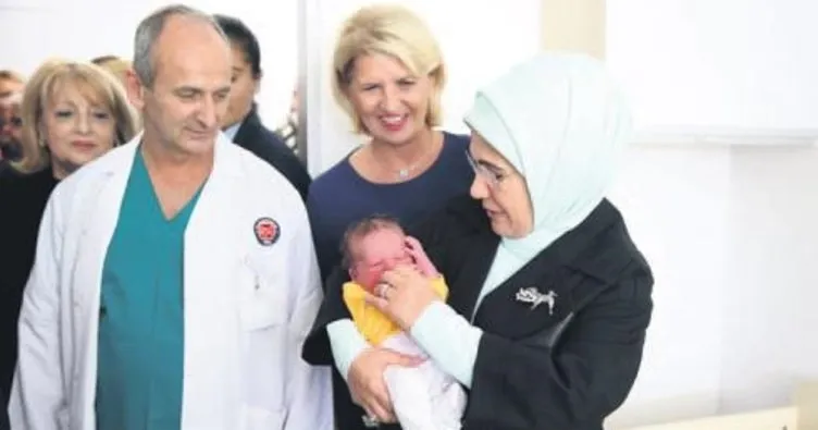 Emine Erdoğan’dan hastane ziyareti