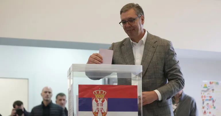 Sırbistan’daki genel seçimde parti temsilcileri oylarını kullandı