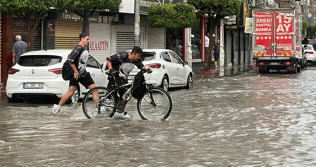İstanbul Valiliği kentteki fırtınanın bu gece etkisini kaybedeceğini duyurdu İstanbul Valiliği kentteki fırtınanın bu gece etkisini kaybedeceğini duyurdu