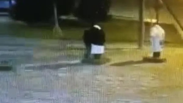 Stad önündeki cansız mankenin formasını çaldılar | Video