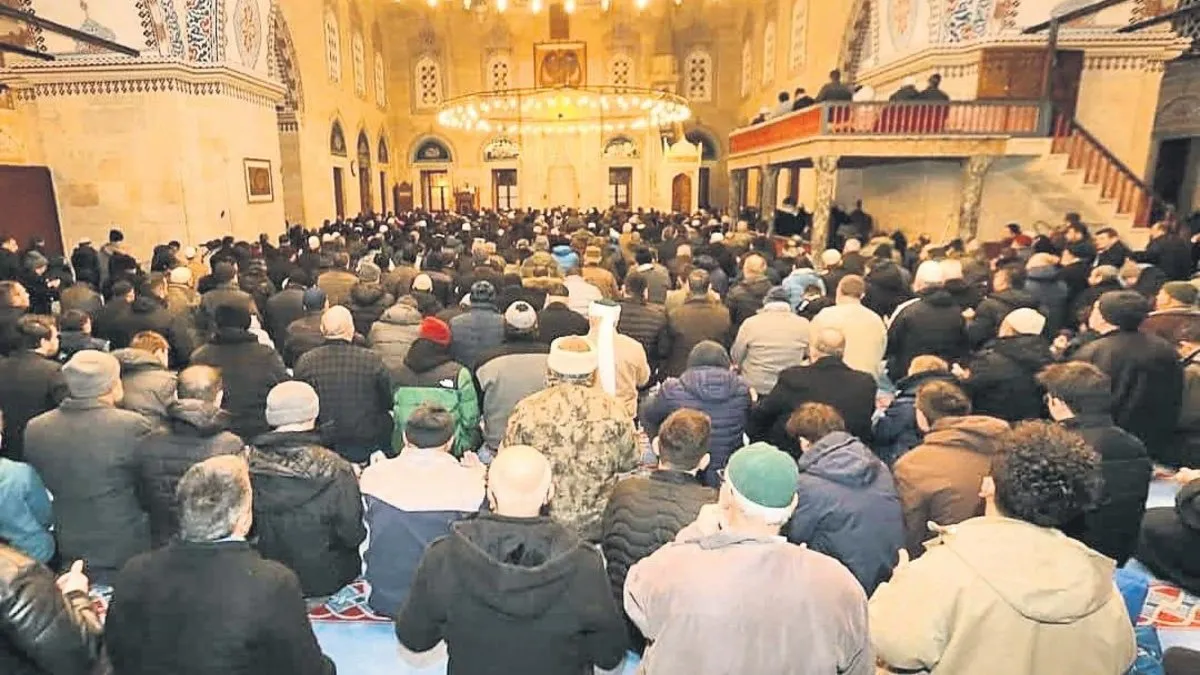 İlk teravih namazında camiler doldu taştı