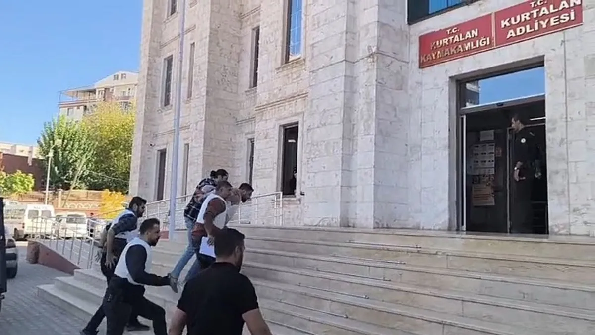 Siirt’te 3 aylık hamile eşi ve amcasını öldürüp 3 akrabasını yaralamıştı! O cani hakkında karar verildi Siirt’te 3 aylık hamile eşi ve amcasını öldürüp 3 akrabasını yaralamıştı! O cani hakkında karar verildi