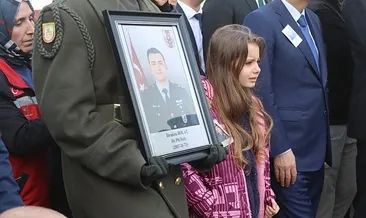 Şehit Binbaşı İbrahim Bolat'ın cenaze töreninde duygu dolu anlar! Eşi ile kızının feryadı yürekleri dağladı #balikesir