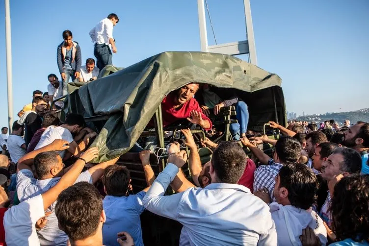 Tam 8 saat 23 dakika! 15 Temmuz Şehitler Köprüsü’nde ölüm pahasına mücadele: İşte unutulmaz anlar...