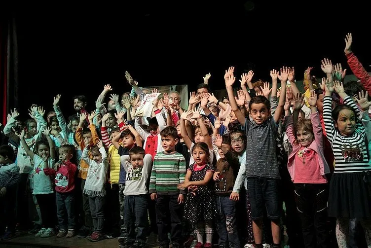 Kağıthane’de ’en çok çocuk ile tiyatro izleme’ rekoru kırıldı