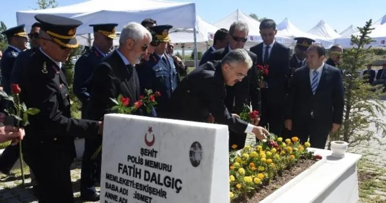 15 Temmuz şehidi polis Fatih Dalgıç mezarı başında anıldı