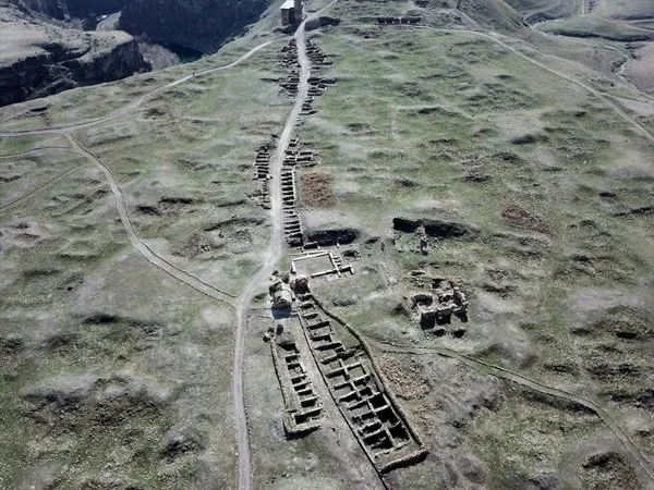 Turistlerin gözdesi 'Ani' her mevsim ayrı güzel
