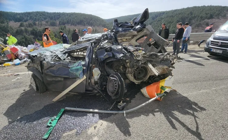 Çankırı’da katliam gibi kaza! TIR otomobilin üzerine devrildi: Aynı aileden 4 kişi can verdi!