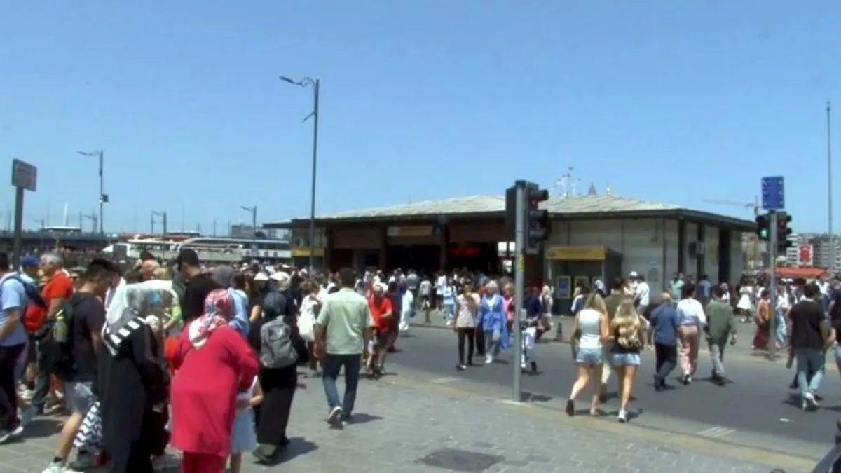 Bayramın 3’üncü gününde Eminönü’nde yoğunluk yaşandı