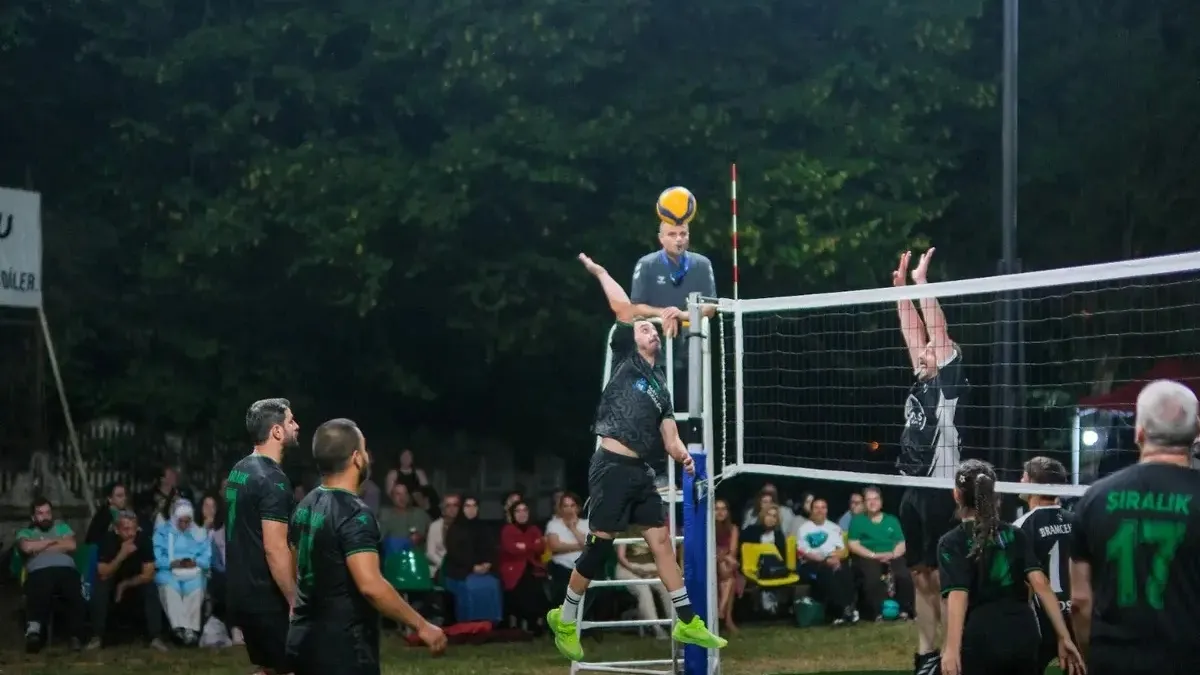 Düzce’de çeyrek asırlık gelenek! Köyleri bir araya getiren voleybol heyecanı Düzce’de çeyrek asırlık gelenek! Köyleri bir araya getiren voleybol heyecanı