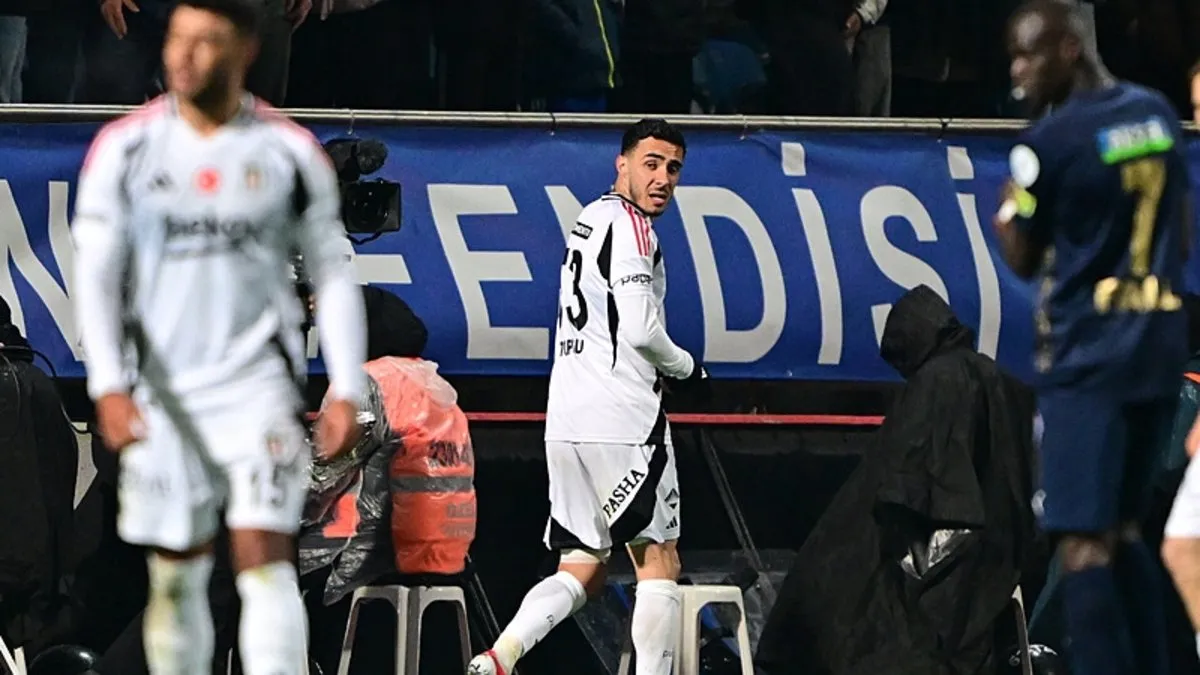 Beşiktaş'ta Emirhan Topçu sakatlandı, Tayyip Talha tarihe geçti!