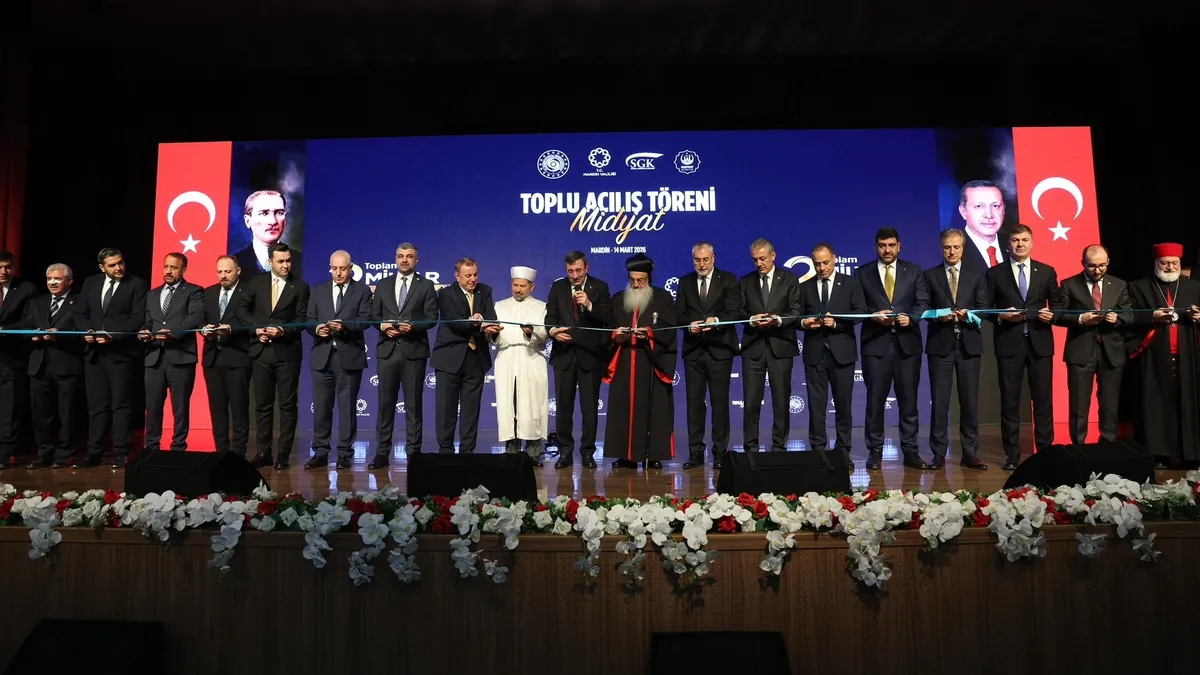 Midyat’a toplu açılış töreni! 2 milyar 660 milyon liralık 23 yatırım hizmette Midyat’a toplu açılış töreni! 2 milyar 660 milyon liralık 23 yatırım hizmette