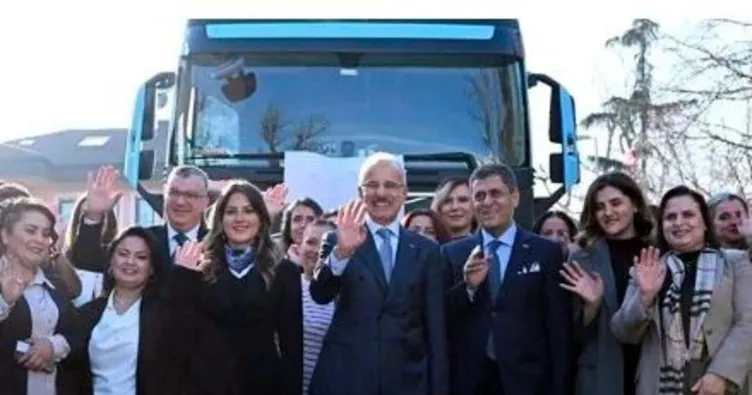 Bakan Uraloğlu kadın tır şoförlerini dinledi