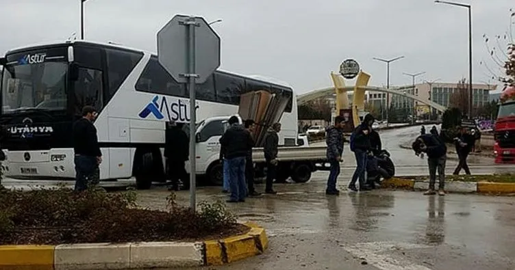 Eskişehir’de otobüs ile kamyonet çarpıştı, 2 yaralı