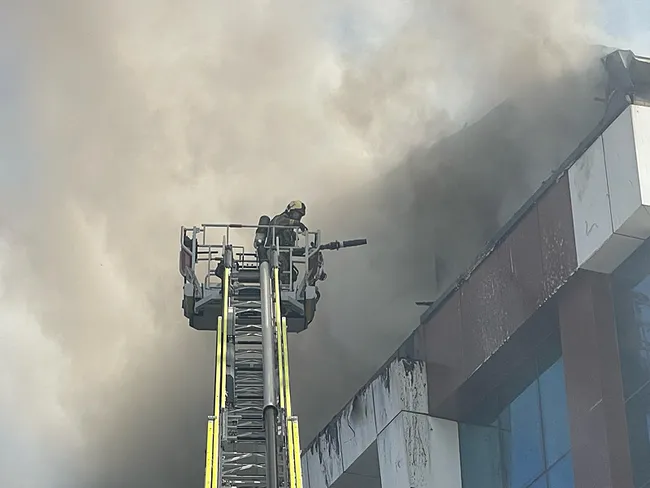 esenyurtta-3-katli-tekstil-fabrikasinda-yangin-1746252387126.jpeg