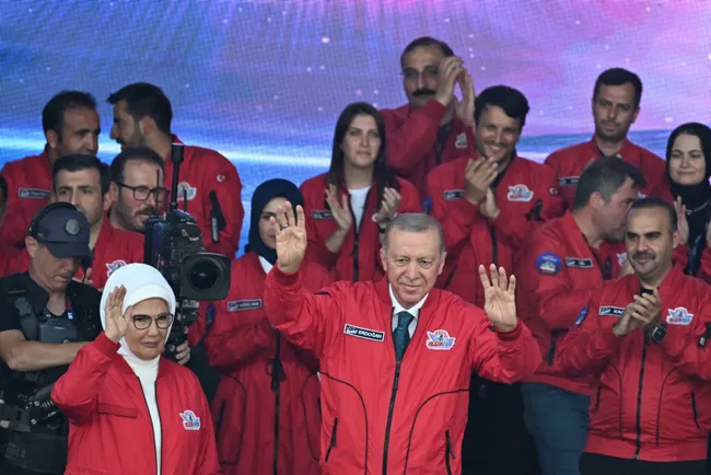 Başkan Erdoğan TEKNOFEST'te: Artık gözünü uzaya diken gençlerimiz var!