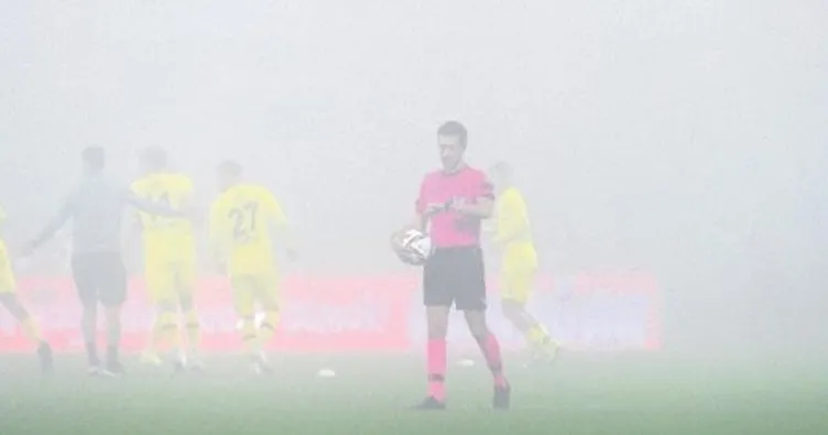 İstanbul’a sis çöktü maç yarıda kaldı