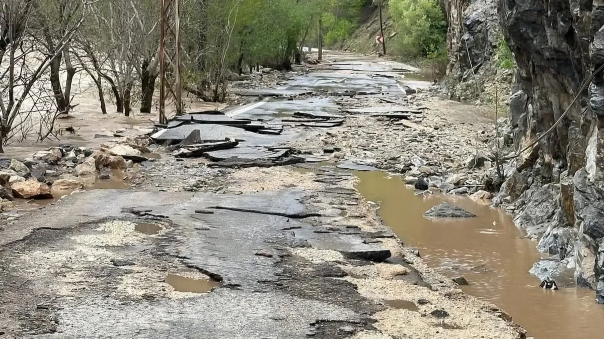 Tunceli–Ovacık karayolu sel nedeniyle ulaşıma kapandı Tunceli–Ovacık karayolu sel nedeniyle ulaşıma kapandı