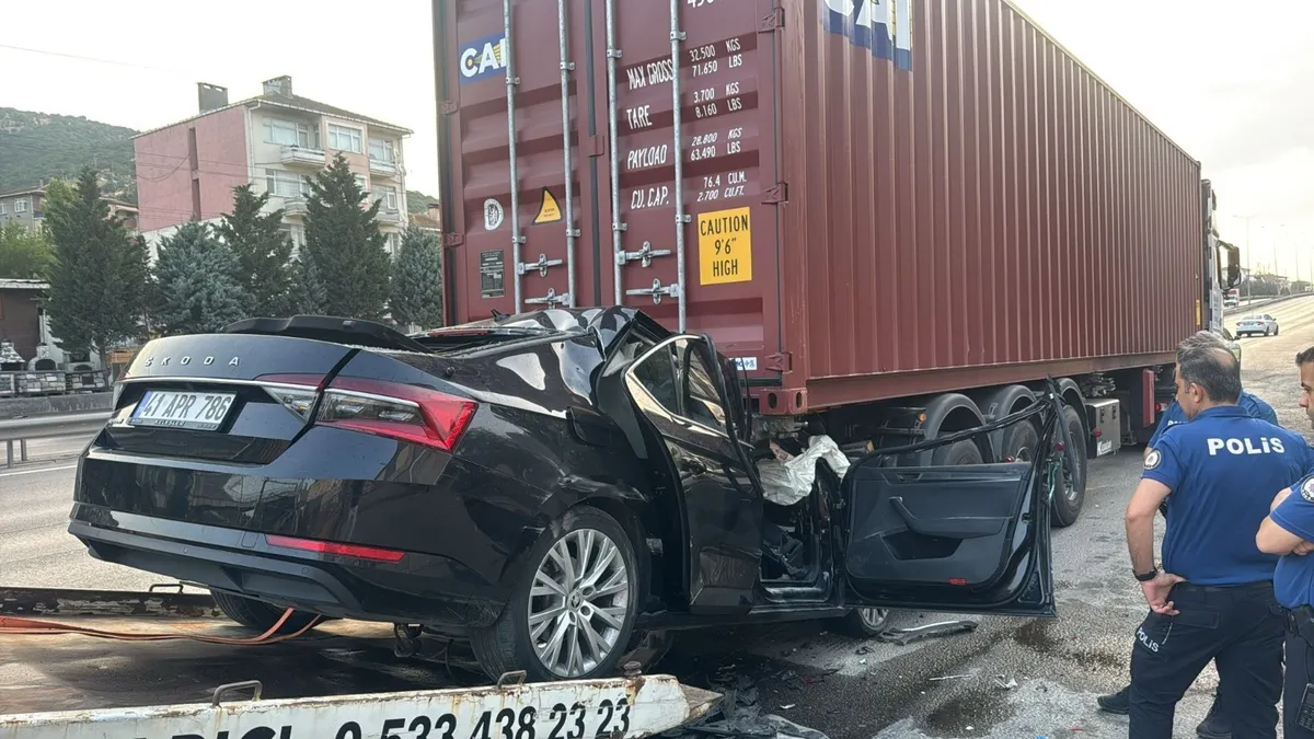 Kocaeli’de kahreden kaza: Baba ile oğlu aynı araçta can verdi! Kocaeli’de kahreden kaza: Baba ile oğlu aynı araçta can verdi!