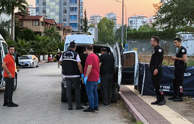adanada-alacak-verecek-kavgasinda-kan-akti-baba-ve-oglu-oldu-anne-yarali-1787164395745.jpeg