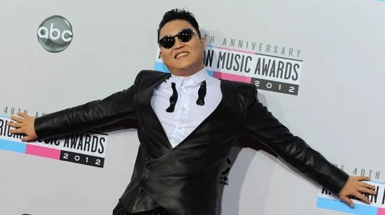 Gangnam şarkıcısı özür diledi