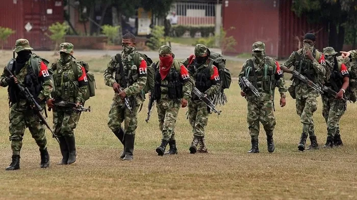 kolombiyada-askerlere-kanli-saldiri-6-olu-31-yarali-1766150469816.jpg Kolombiya’da askerlere kanlı saldırı: 6 ölü, 31 yaralı