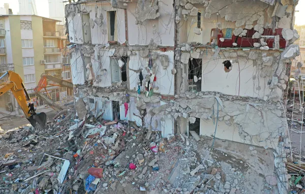 SON DAKİKA | İzmir depreminde yıkılmıştı... Depremde yerle bir olan Barış Sitesi hakkında çarpıcı gerçekler!