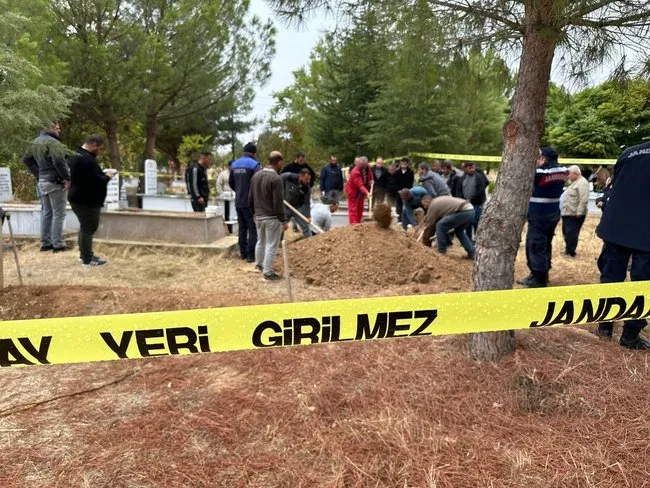 son-dakika-butun-il-bu-olayi-konusuyor-cenazeyi-defnettikten-saatler-sonra-mezari-actilar-gercek-bakin-ne-cikt-1759842024653.jpg