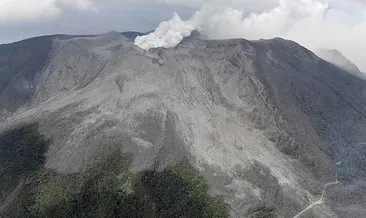Japon adasındaki volkan yeniden harekete geçti
