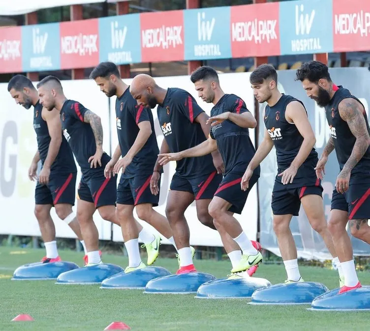 Galatasaray’da son dakika: Geçen sezon gelen 5 isimle yollar ayrılıyor!