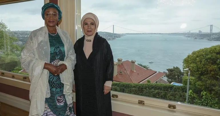Emine Erdoğan, Nijerya Devlet Başkanı’nın eşi Oluremi Tinubu’yla görüştü