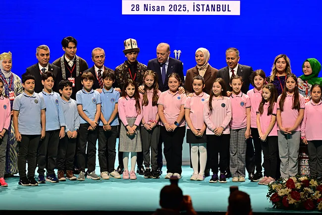 son-dakika-baskan-erdogandan-batiya-gocmen-tepkisi-insani-trajedileri-reklam-malzemesi-olarak-kullaniyorlar-1745834222444.jpeg Son dakika: Başkan Erdoğan'dan Batı'ya göçmen tepkisi: İnsani trajedileri reklam malzemesi olarak kullanıyorlar