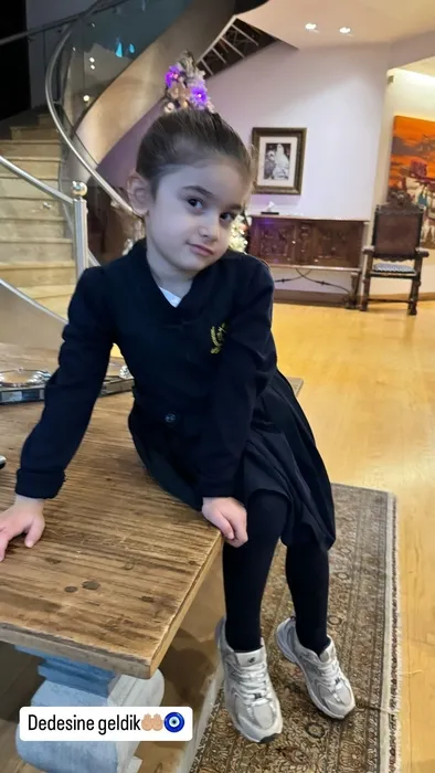 Mehmet Ali Erbil’i tatlı torunu Esila ziyaret etti! Sezin Erbil’in kızını görenler Tıpkı Annesi dedi