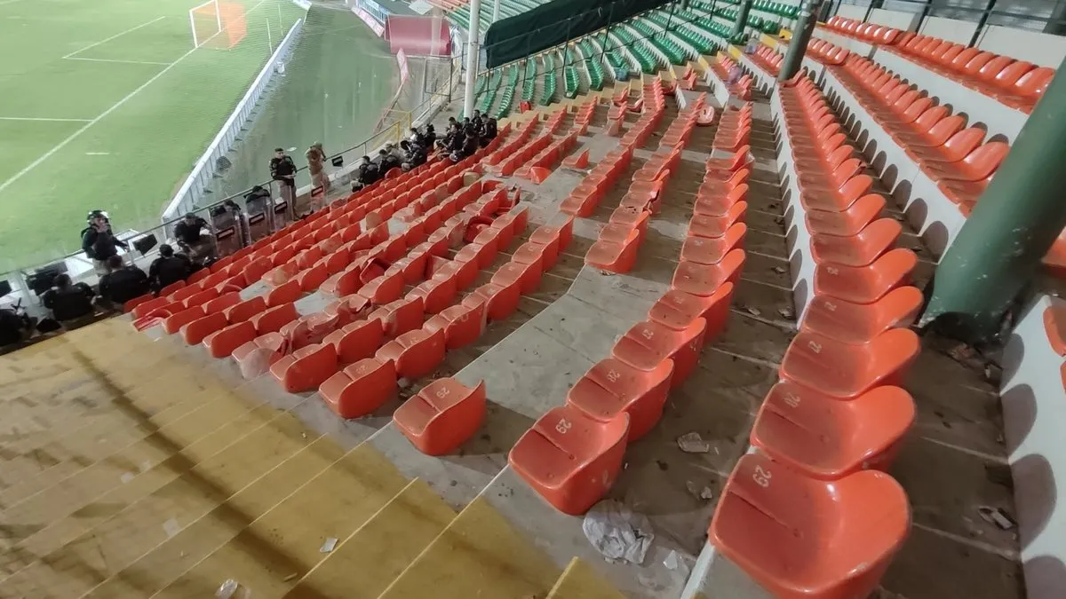 Antalyasporlu taraftarlar Alanyaspor stadına 1 5 milyon TL'lik zarar verdi