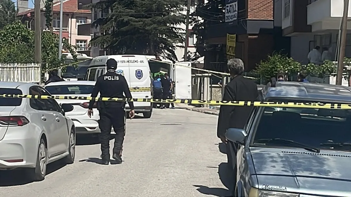 Konya’da anne ve babasını öldüren zanlı tutuklandı Konya’da anne ve babasını öldüren zanlı tutuklandı