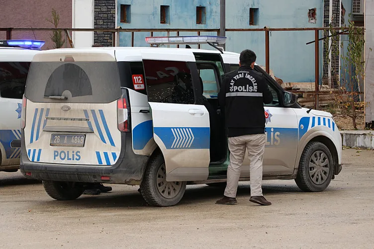 Eğlence mekanında ortalık karıştı: Polisleri gizlice izlerken yakalandı!