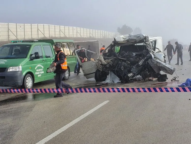 Kastamonu’da minibüs ve TIR çarpıştı: 3 ölü, 2 yaralı