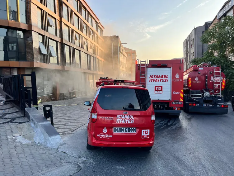 İstanbul Güngören’de korku dolu anlar: 4 katlı kumaş atölyesi kül oldu!