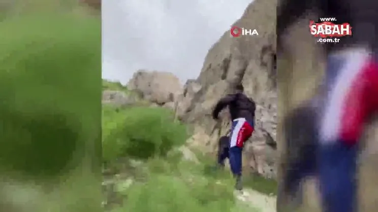 Yeni doğan yavru dağ keçisini gören motosiklet tutkunlarının heyecanı gülümsetti | Video