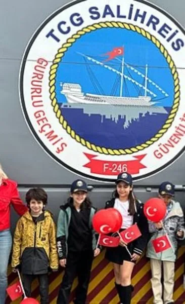 TCG Salihreis Fırkateyni 23 Nisan dolayısıyla İstanbul’da ziyarete açıldı