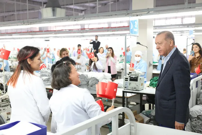 son-dakika-denizlide-emekci-kadinlarla-bulusma-baskan-erdogan-istihdamdaki-kadin-sayisi-105-milyona-yaklasti-1675101709743.jpg