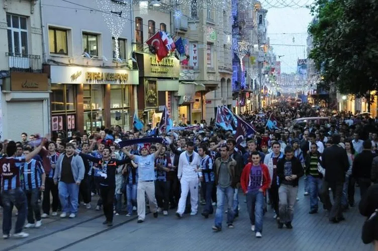 Taksim’de Kolbastılı kutlama