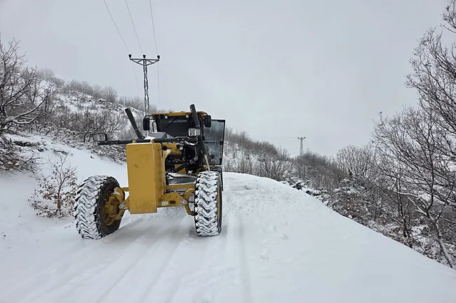 elazigda-kar-calismalari-suruyor-88-koy-yolu-ulasima-acildi-1767107685053.jpg