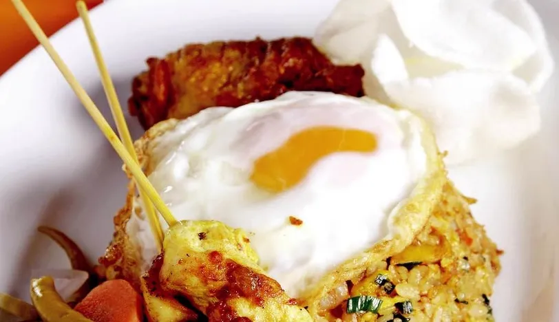 Endonezya Usulü Kızarmış Pirinç (Nasi Goreng)