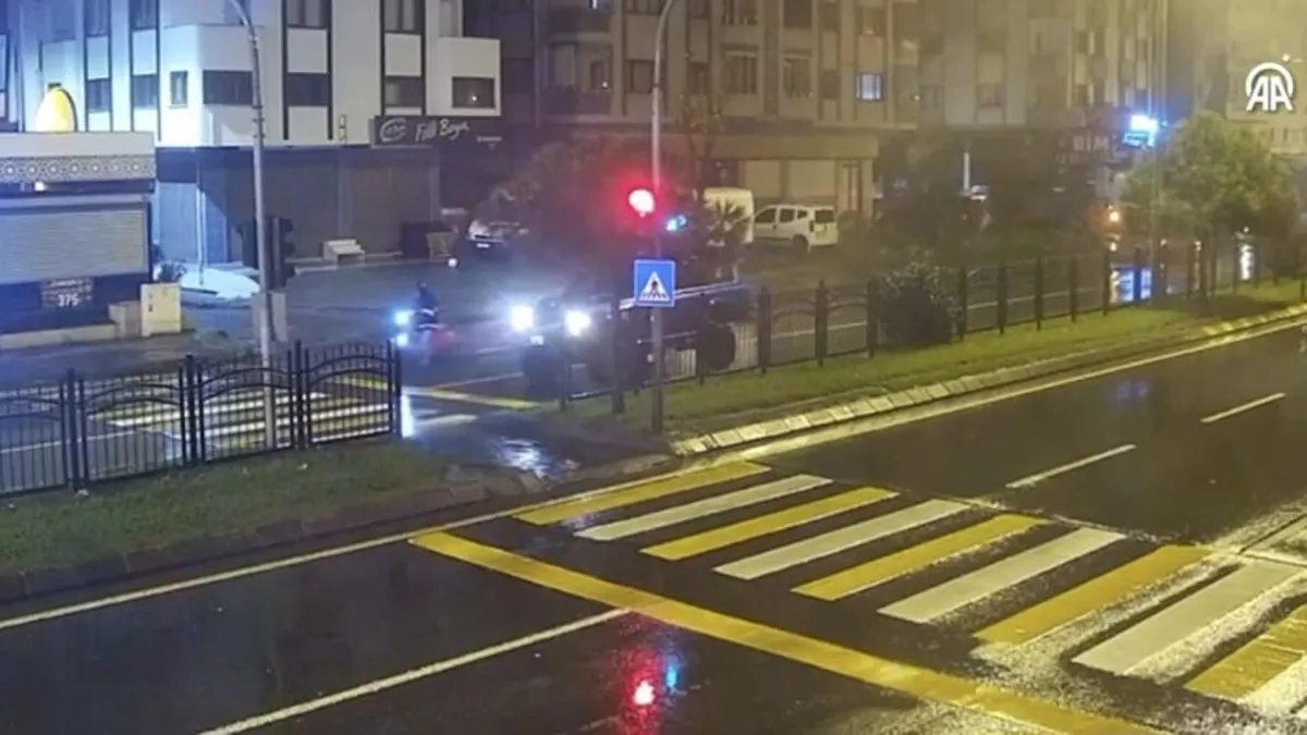 Ehliyetsiz sürücünün çaldığı araçla çarptığı motosiklet sürücüsü öldü Ehliyetsiz sürücünün çaldığı araçla çarptığı motosiklet sürücüsü öldü