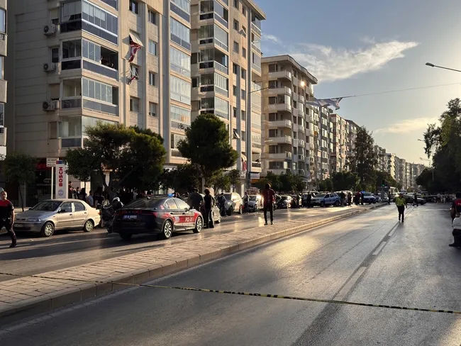 son-dakika-izmirde-banka-soygunu-girisimi-ekipler-harekete-gecti-rehineler-var-1788971726787.jpeg